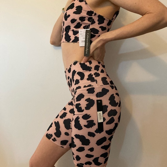 - Two piece yoga workout animal print Luca size M New with tags. - Picture 5 of 8